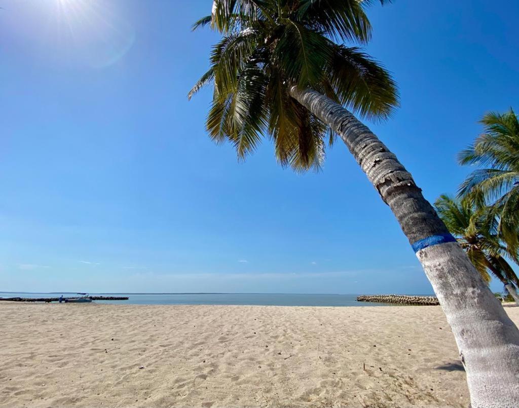 CAMATAJUA BARÚ HOUSE, casa con playa en Isla Barú Villa