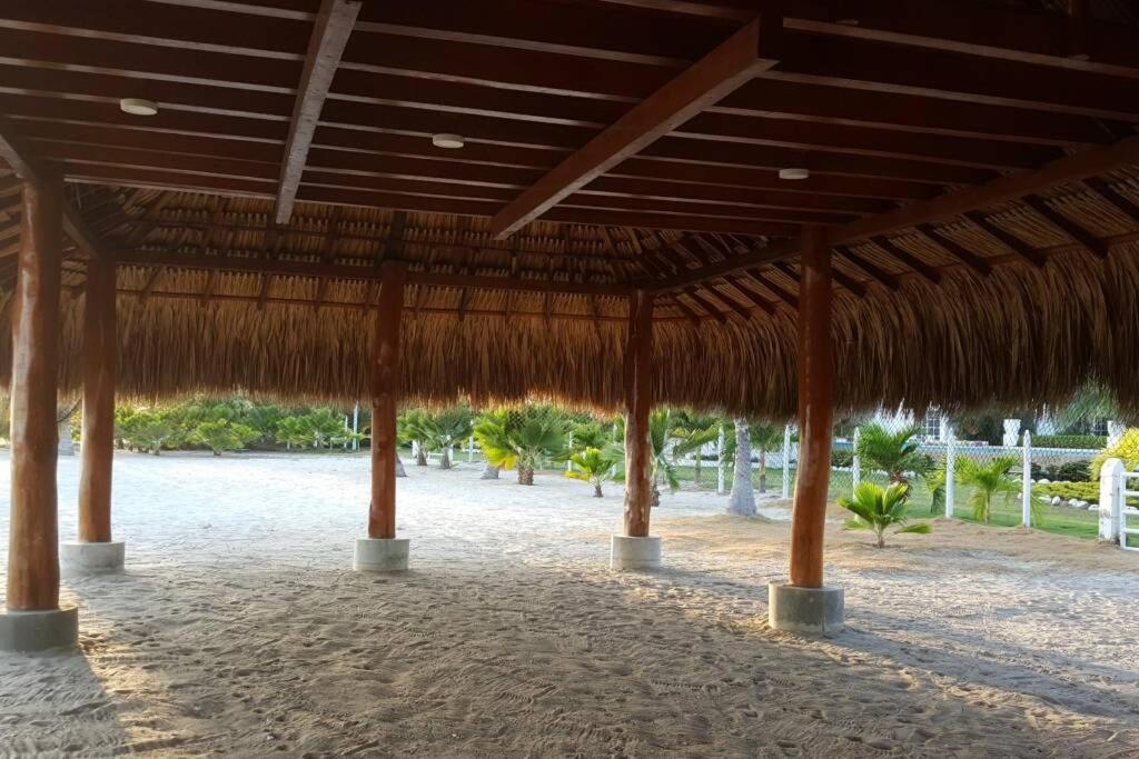 CAMATAJUA BARÚ HOUSE, casa con playa en Isla Barú * Cartagena