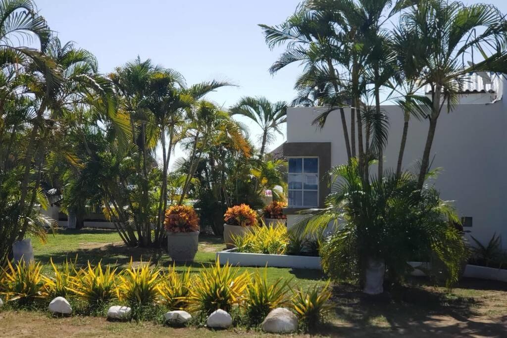 Villa CAMATAJUA BARÚ HOUSE, casa con playa en Isla Barú