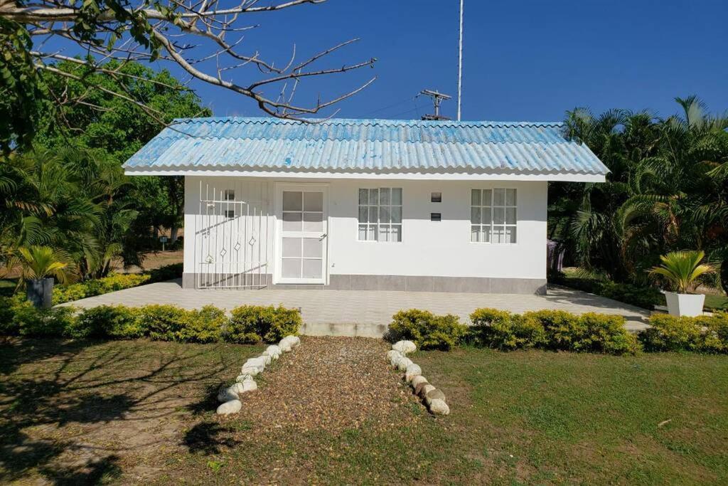 Villa CAMATAJUA BARÚ HOUSE, casa con playa en Isla Barú *