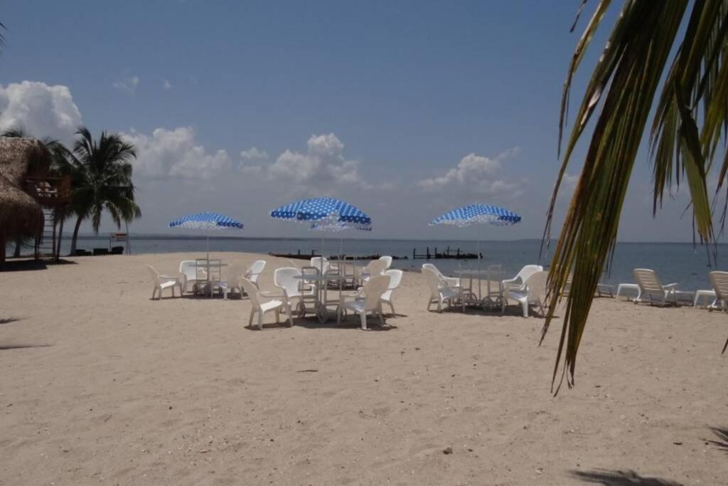 CAMATAJUA BARÚ HOUSE, casa con playa en Isla Barú Villa