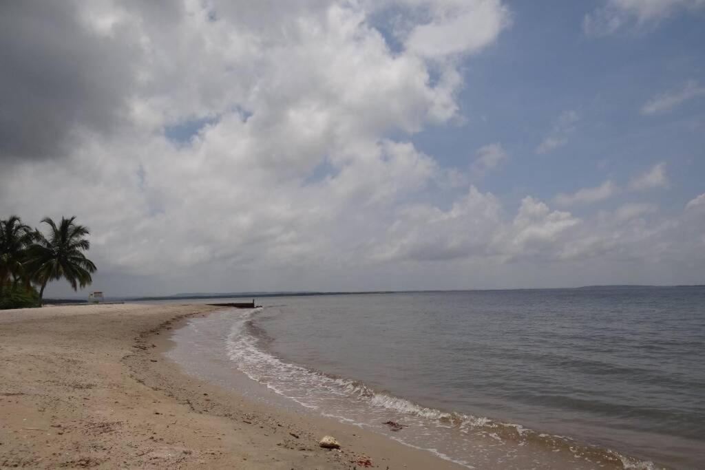 CAMATAJUA BARÚ HOUSE, casa con playa en Isla Barú Villa