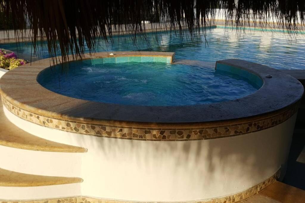 CAMATAJUA BARÚ HOUSE, casa con playa en Isla Barú Villa *