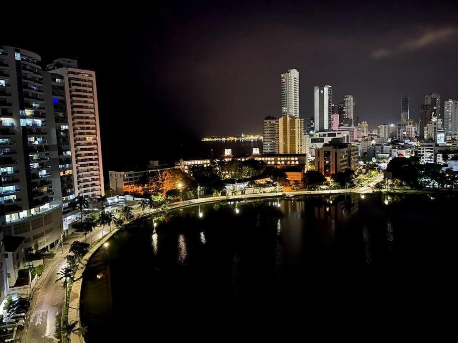 Apartment Amazing 3br Penthouse, Full Kitchen, Pool, Bar, Dedicated Workspace *