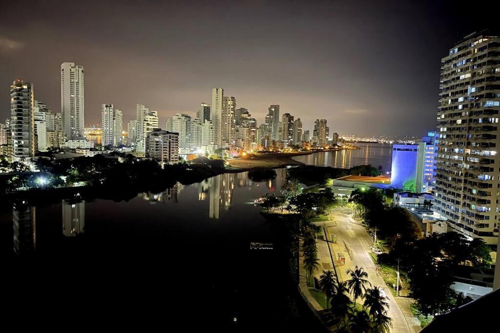 Apartment Amazing 3br Penthouse, Full Kitchen, Pool, Bar, Dedicated Workspace Cartagena