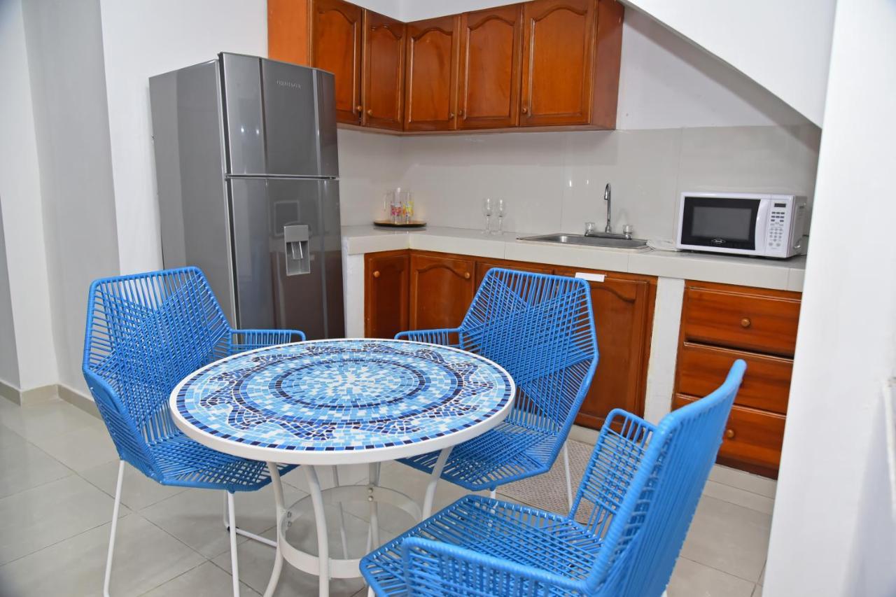 Beautiful 2 Bedroom Apartment *