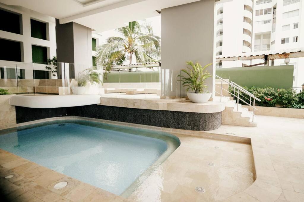Beautiful Beachfront Apt In Bocagrande Apartment