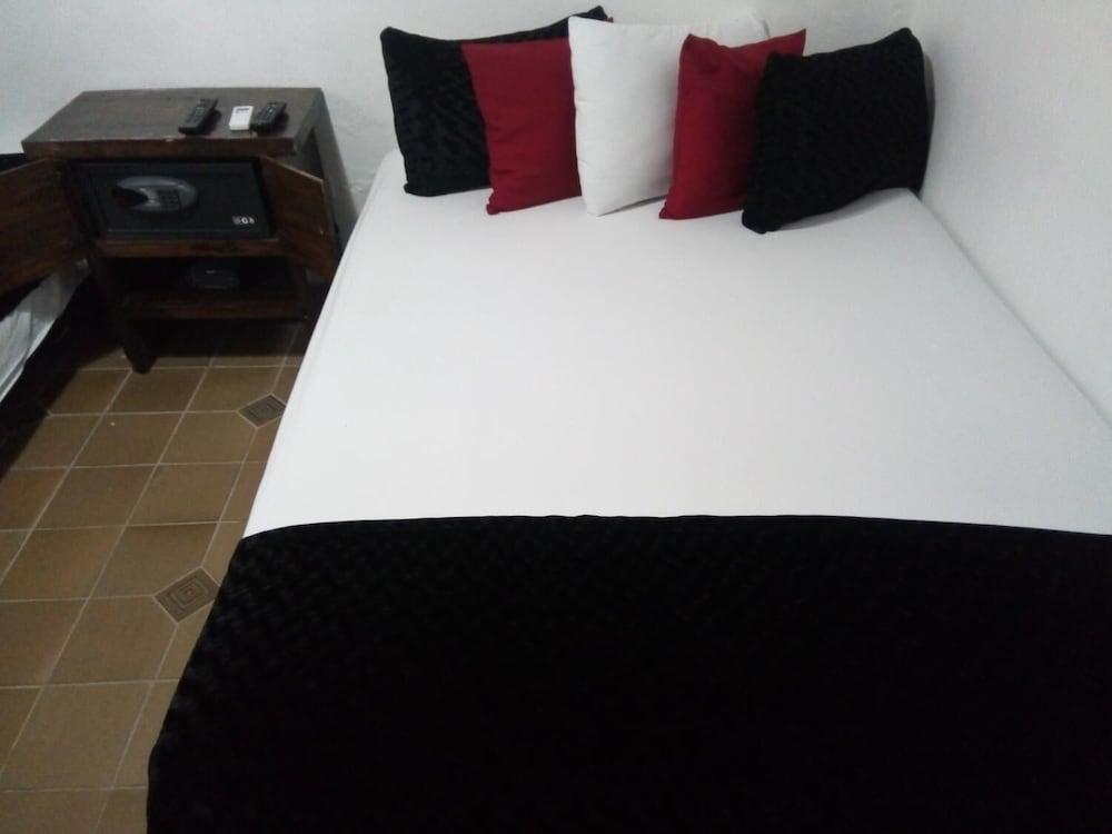 Hotel Casa Abril Ii
