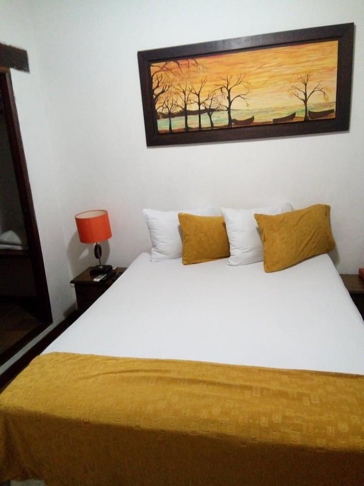 Casa Abril Ii Hotel