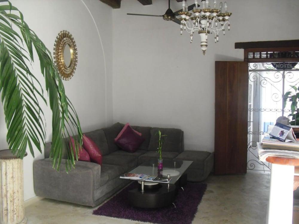 Hotel Casa Abril Ii