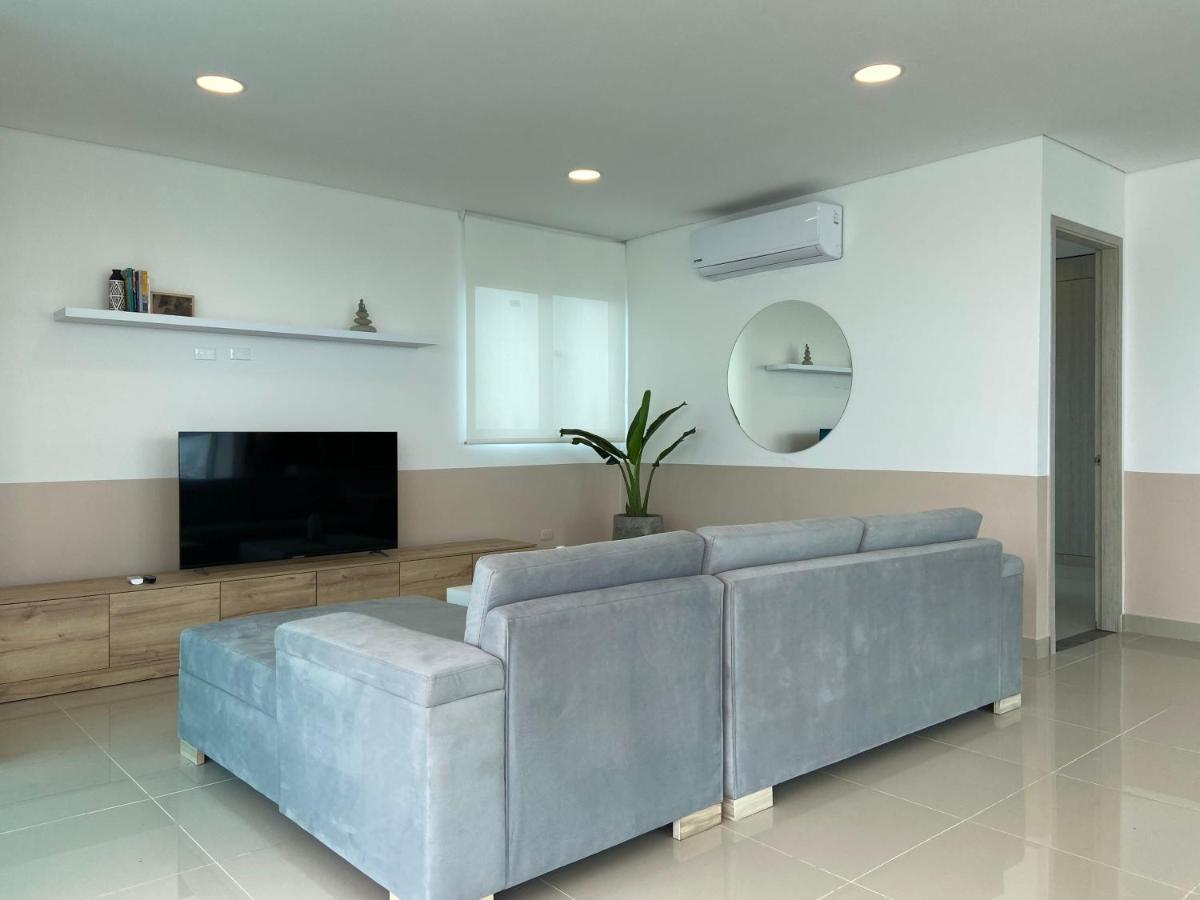 Lovely 2br In Sunny Apartment *