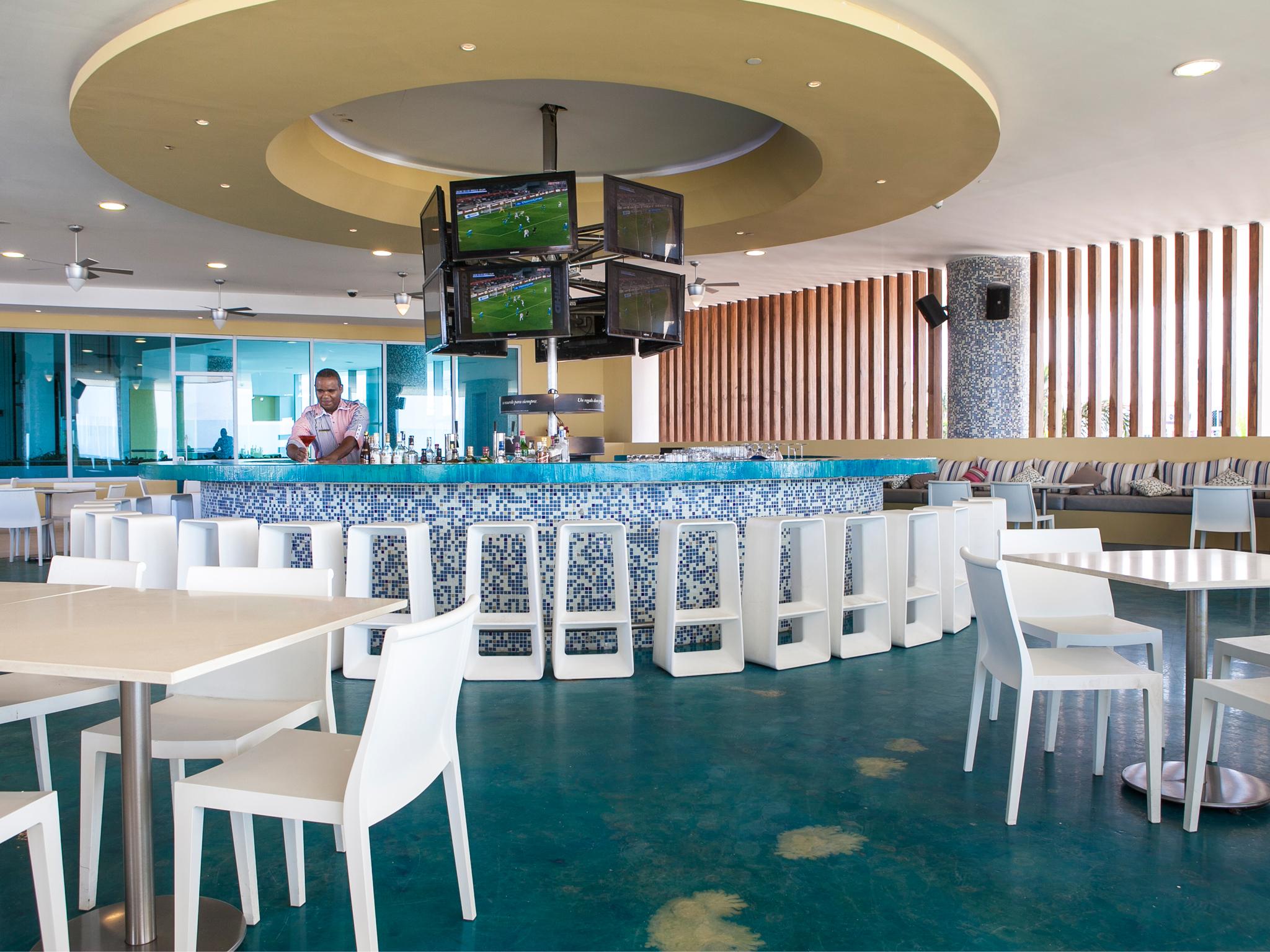 Americas Torre Del Mar Hotel