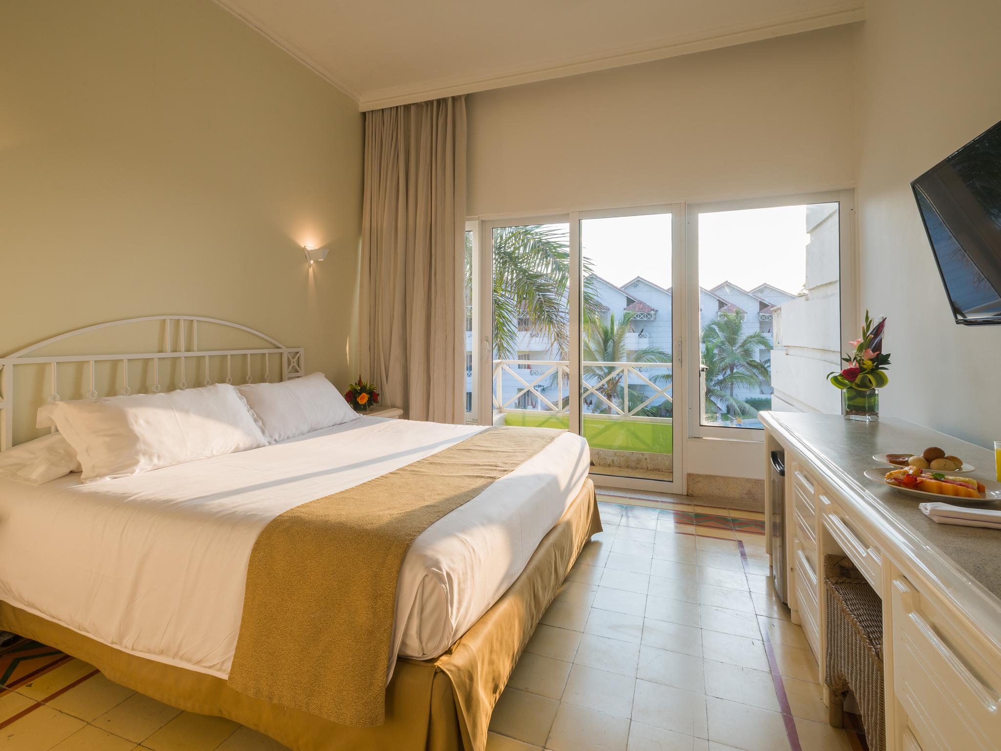 Hotel Americas Casa De Playa 5*