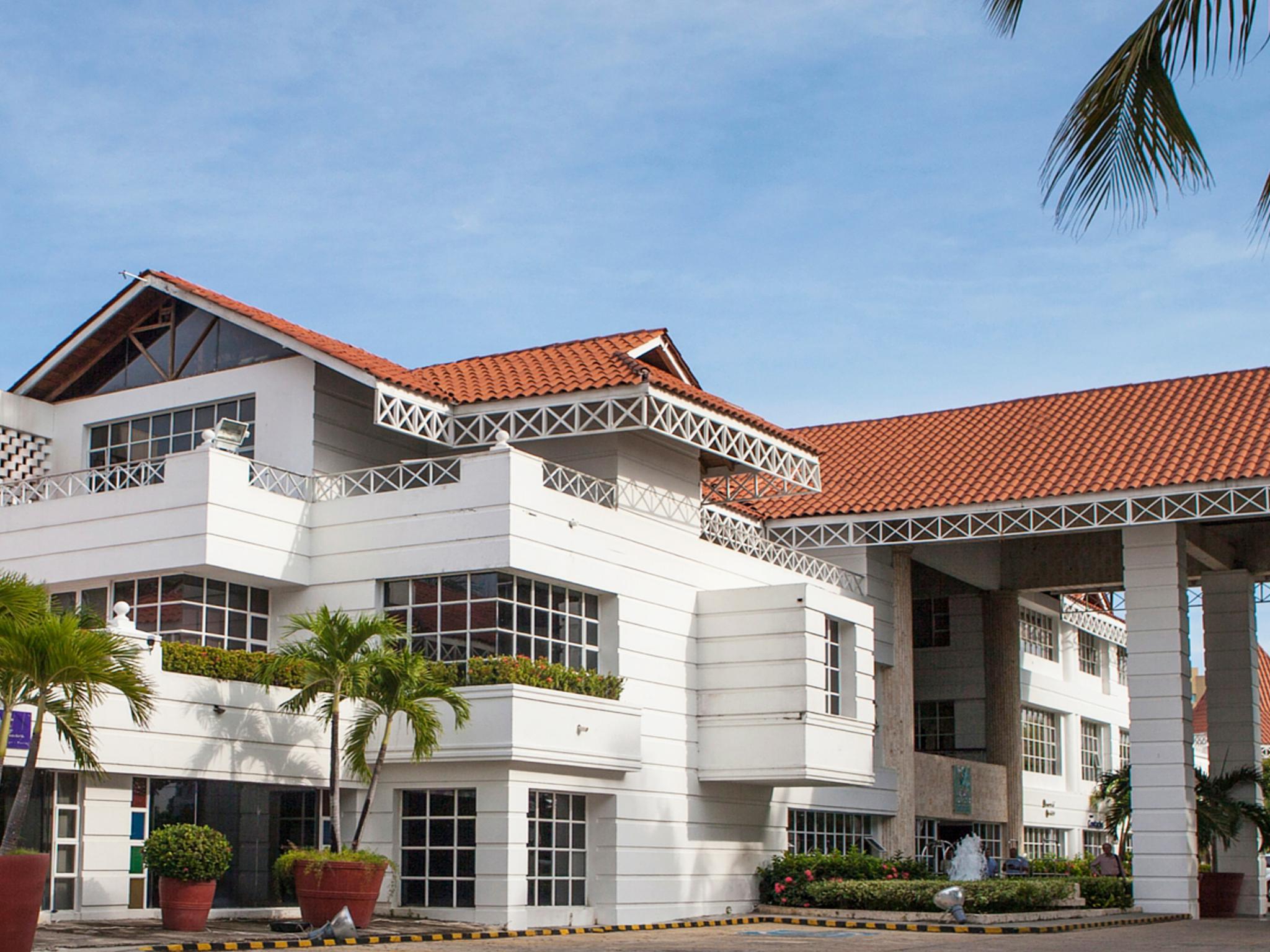 Americas Casa De Playa Hotel