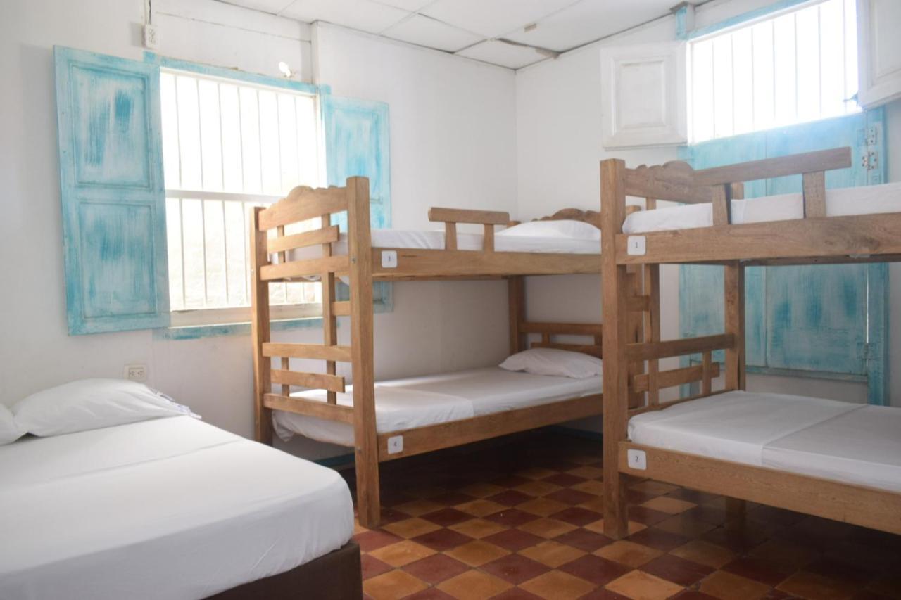 Hostel Hosting And Travel Services 420 Cartagena