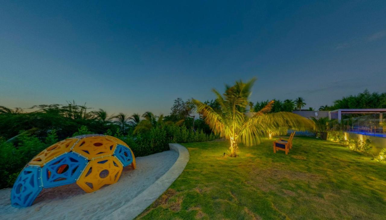 Apartment Seaside Retreat: Beachfront Comfort Near Historic Center Cartagena