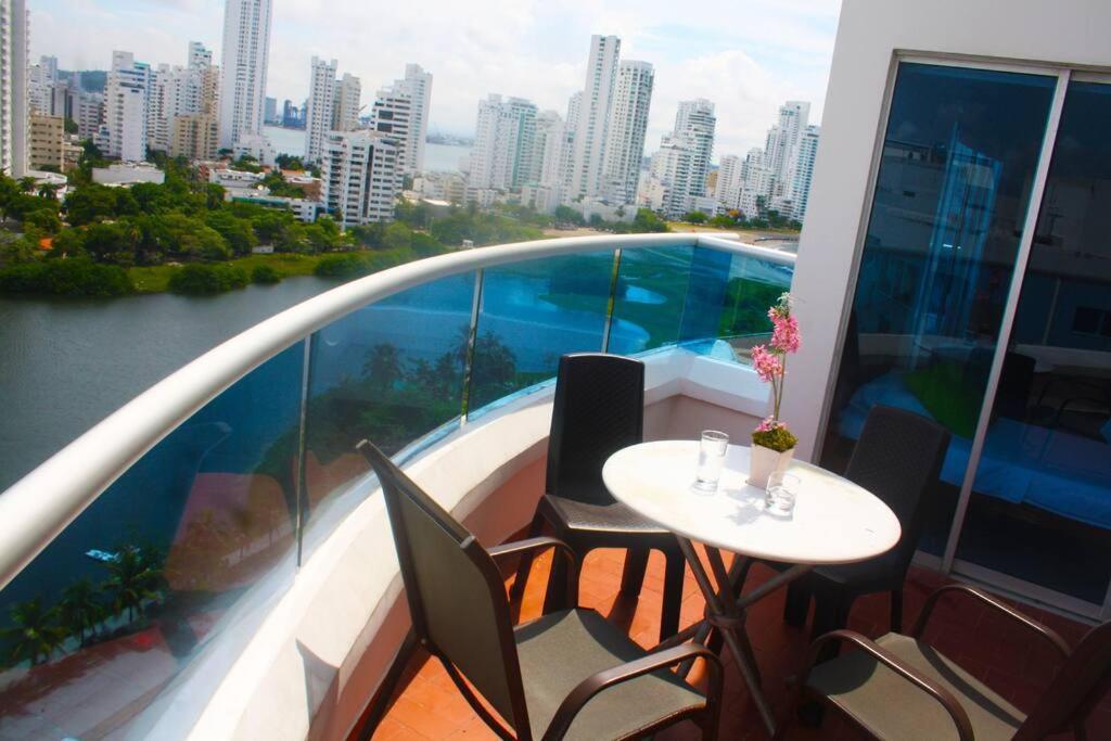 Apartamento 1403.mirador Del Laguito Frente A La Bahia - 4 Hab