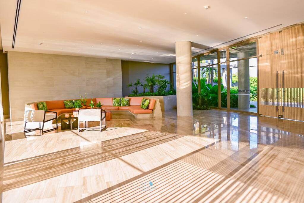 Vista Al Mar Lateral Panoramic View,spectacular Building,pools, Morros Zoe Ultimo Piso Apartamento