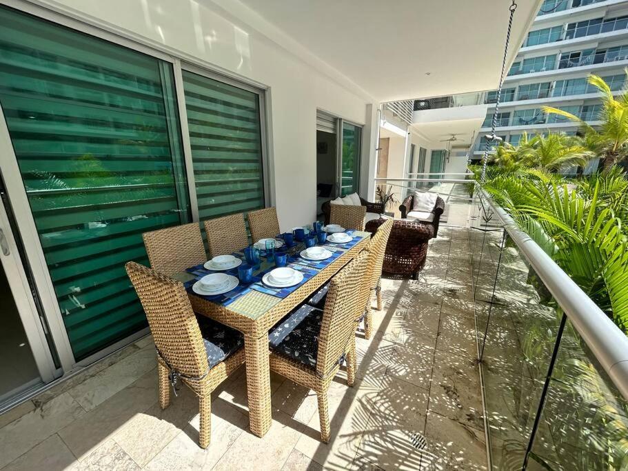 Beachfront Bliss-2br Haven Steps From Sandy Shores Apartment
