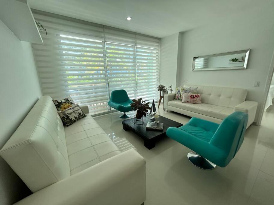 Beachfront Bliss-2br Haven Steps From Sandy Shores Apartment *