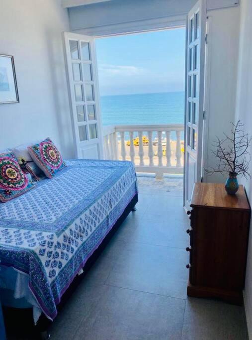 Apt. With Rooftop & Ocean View In The Old City Apartment