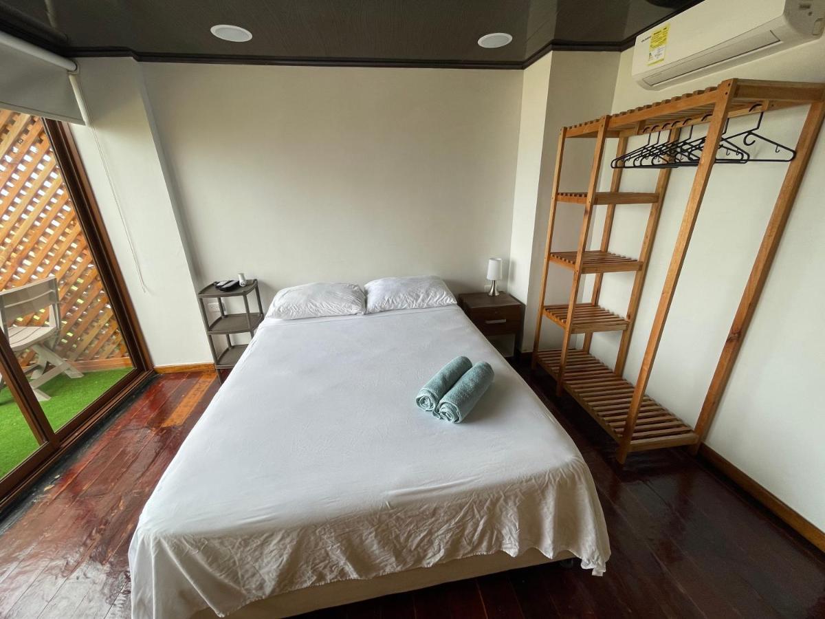Hotel Yalis Sas *