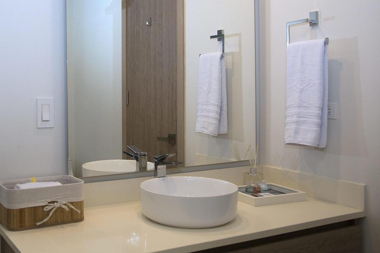 Stunning 2br In Apartment *