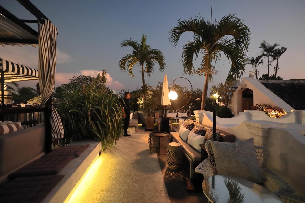 Casa Lola Deluxe Gallery Hotel