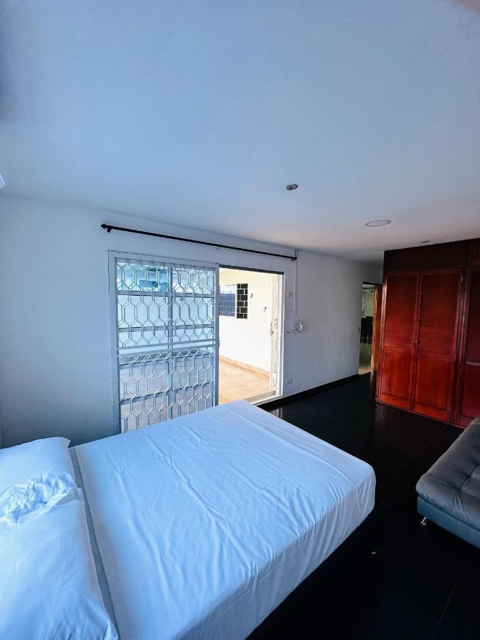 Apartamento En Crespo Cerca Del Aeropuerto Y La Playa * Cartagena
