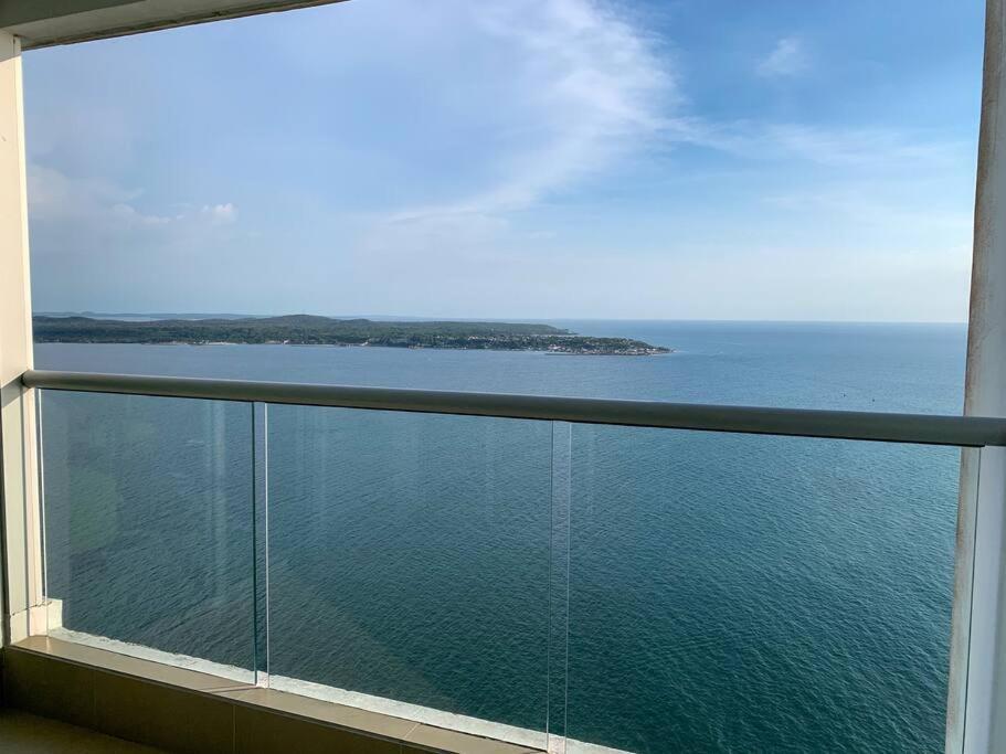 Sea, & Skyline 30th-floor Poolside Getaway * Cartagena