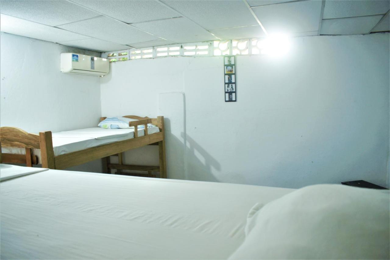 Hostel Hosting And Travel Services 420 *