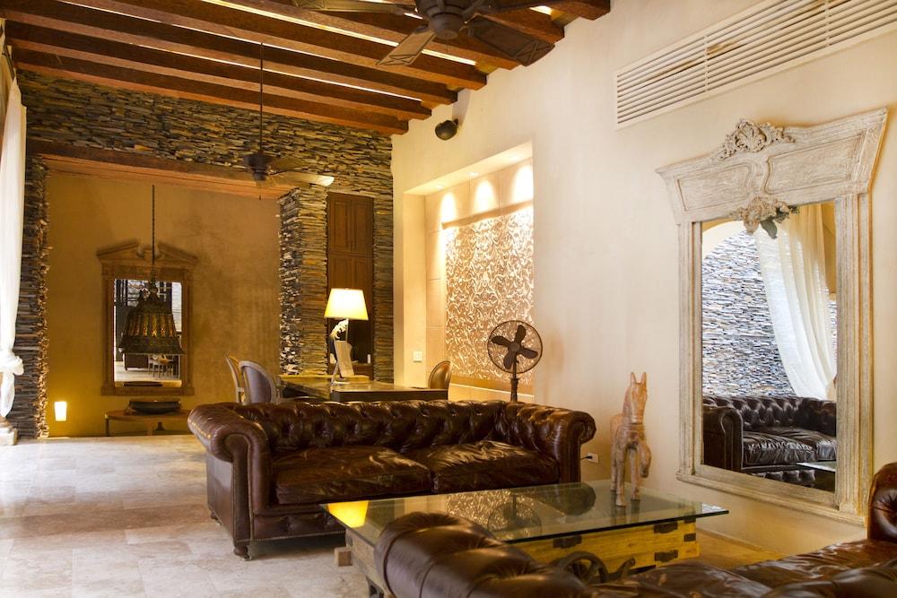 Bastión Luxury Hotel 5*