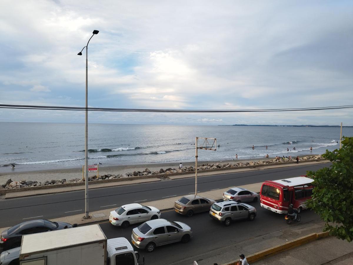 Moderno Frente Al Mar Apartment