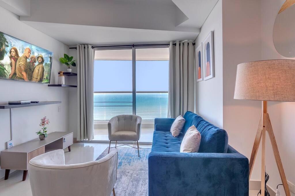 Moderno En Frente De La Playa. Apartment
