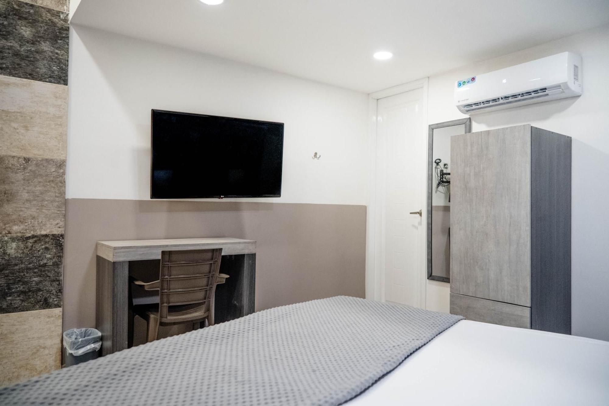 Bahia 79 Apartasuites Cerca Al Centro Aparthotel 3*