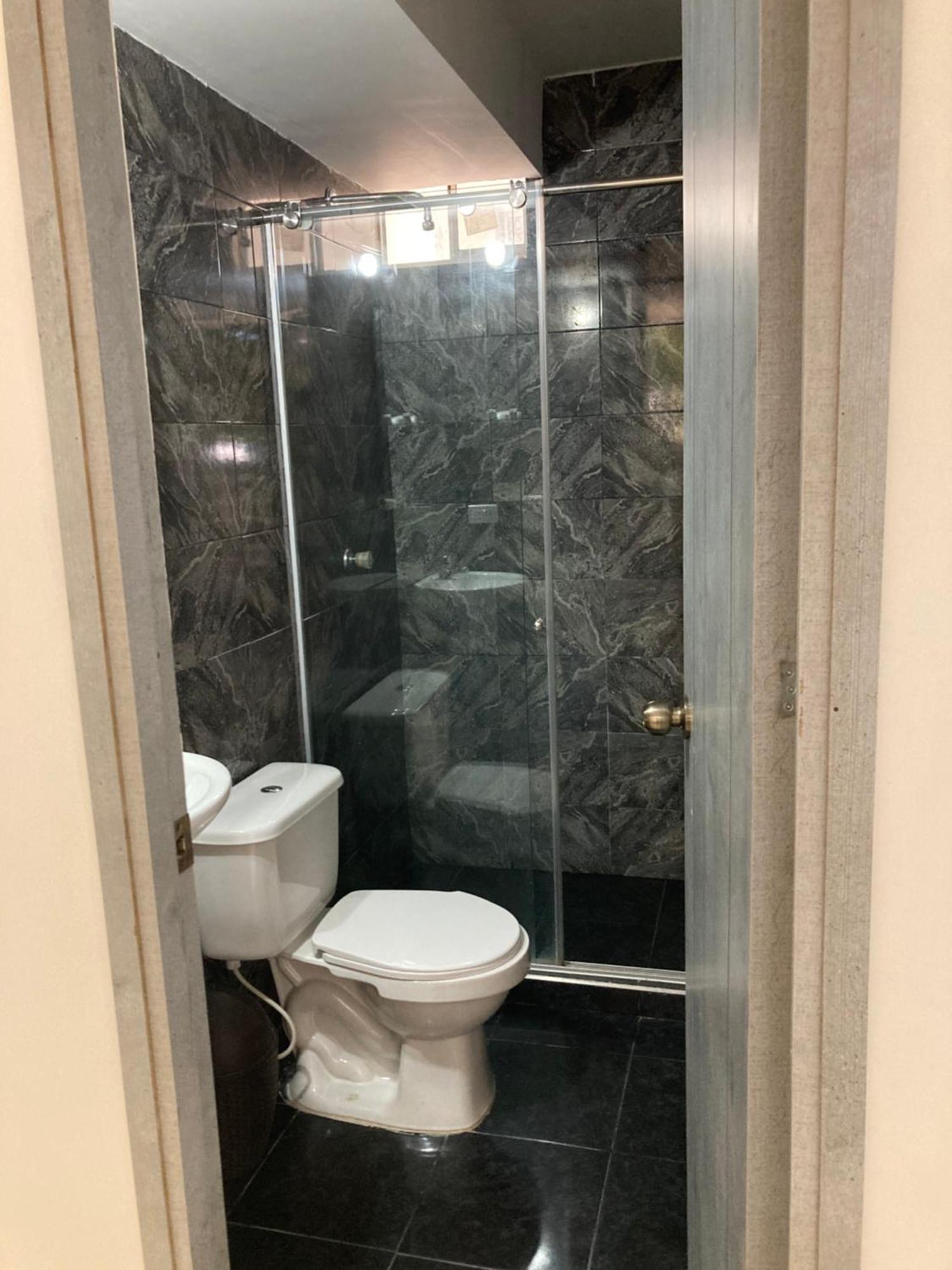 Seis Personas En Apartamento *