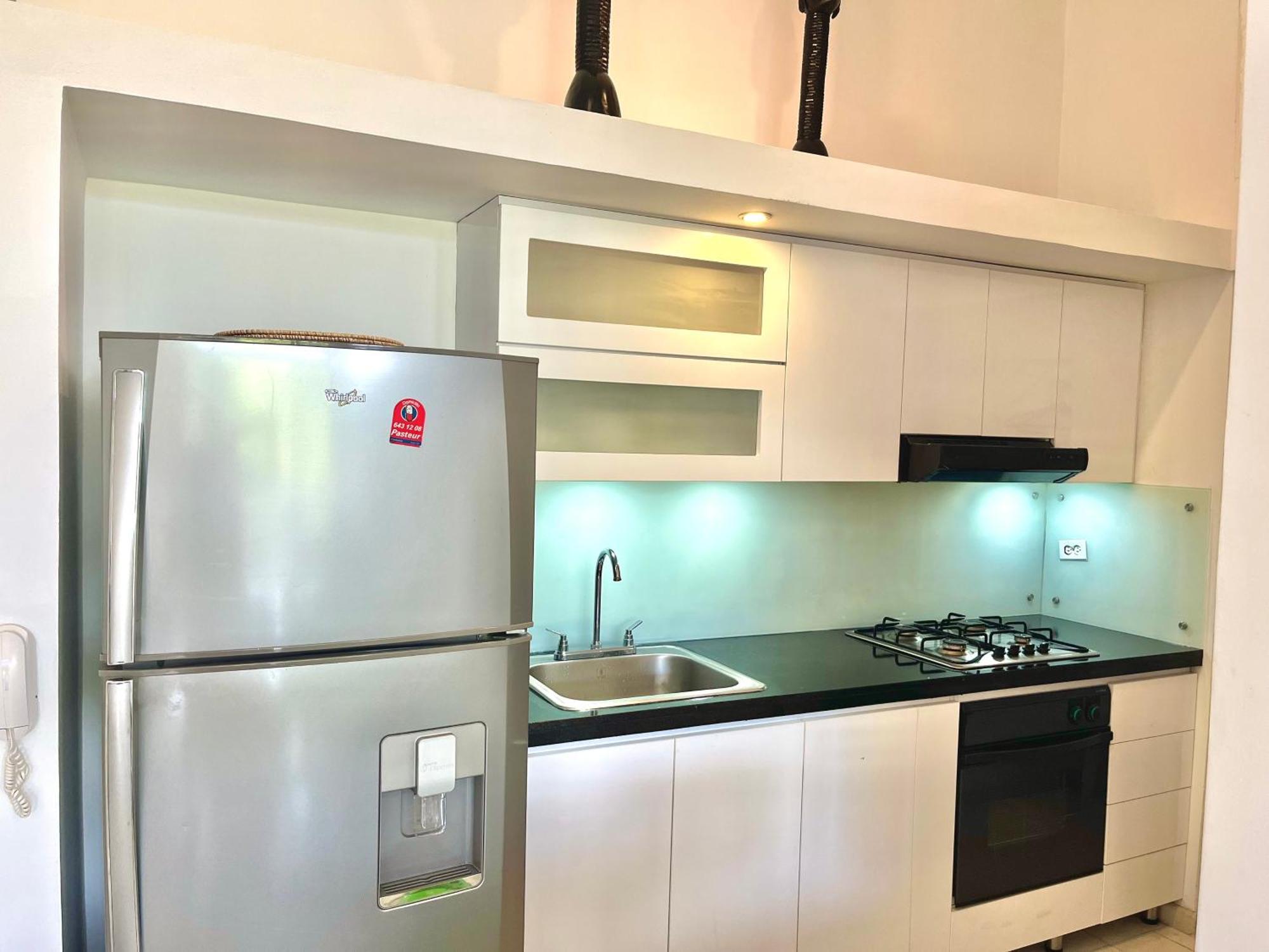 Cozy Apt Near Old City & Getsemani