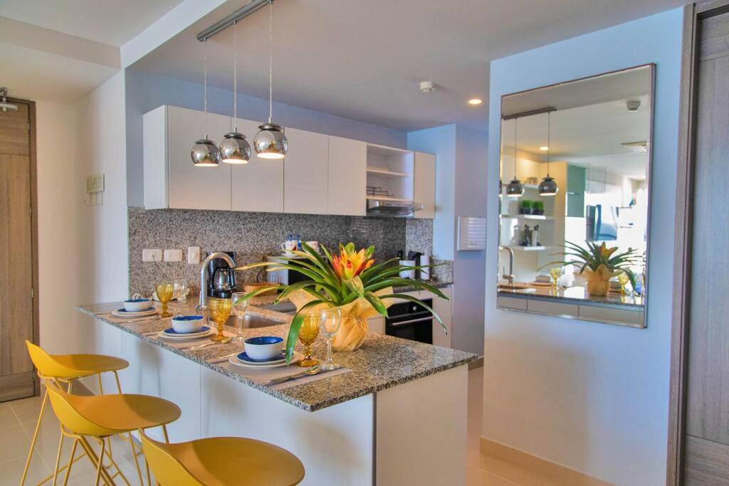 Luxury Beachfront - Morros City Apartment