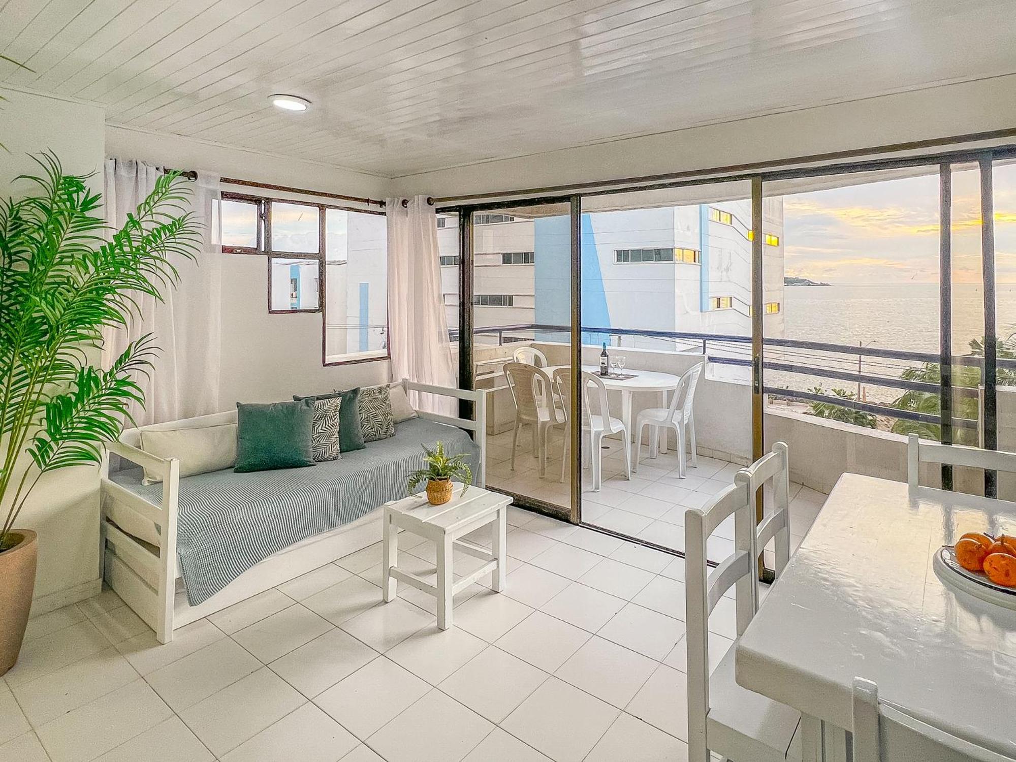 Tropical - Livin Colombia Apartment