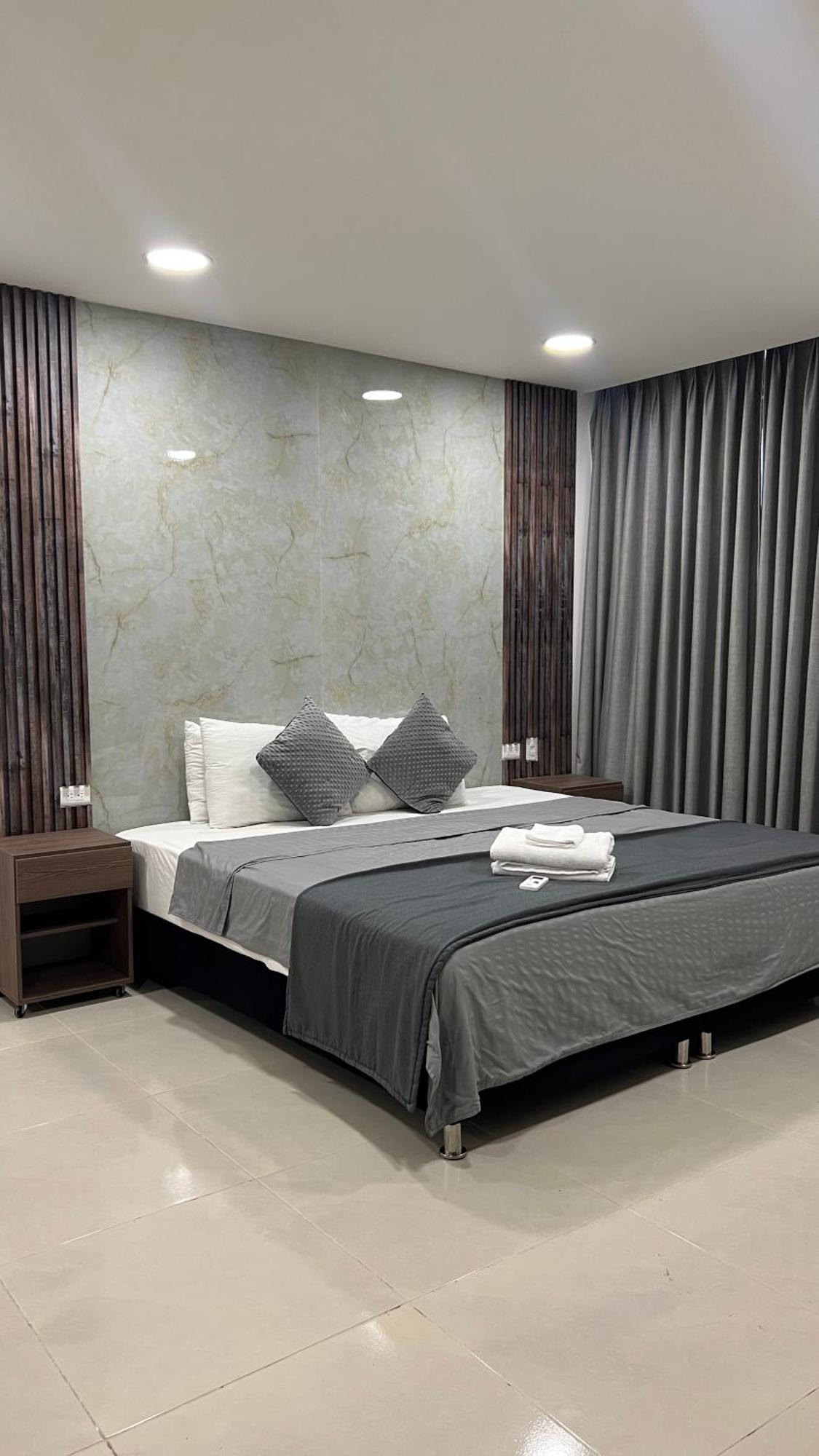 Aparthotel Bahia 79 Apartasuites Cerca Al Centro 3*