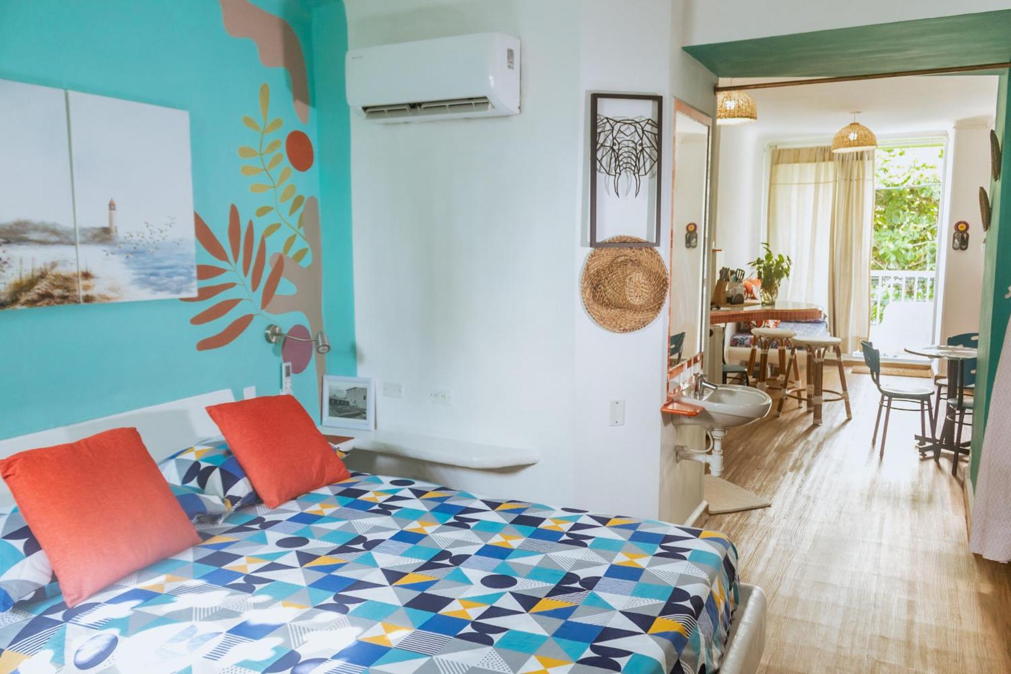 King's 201 Apartment *