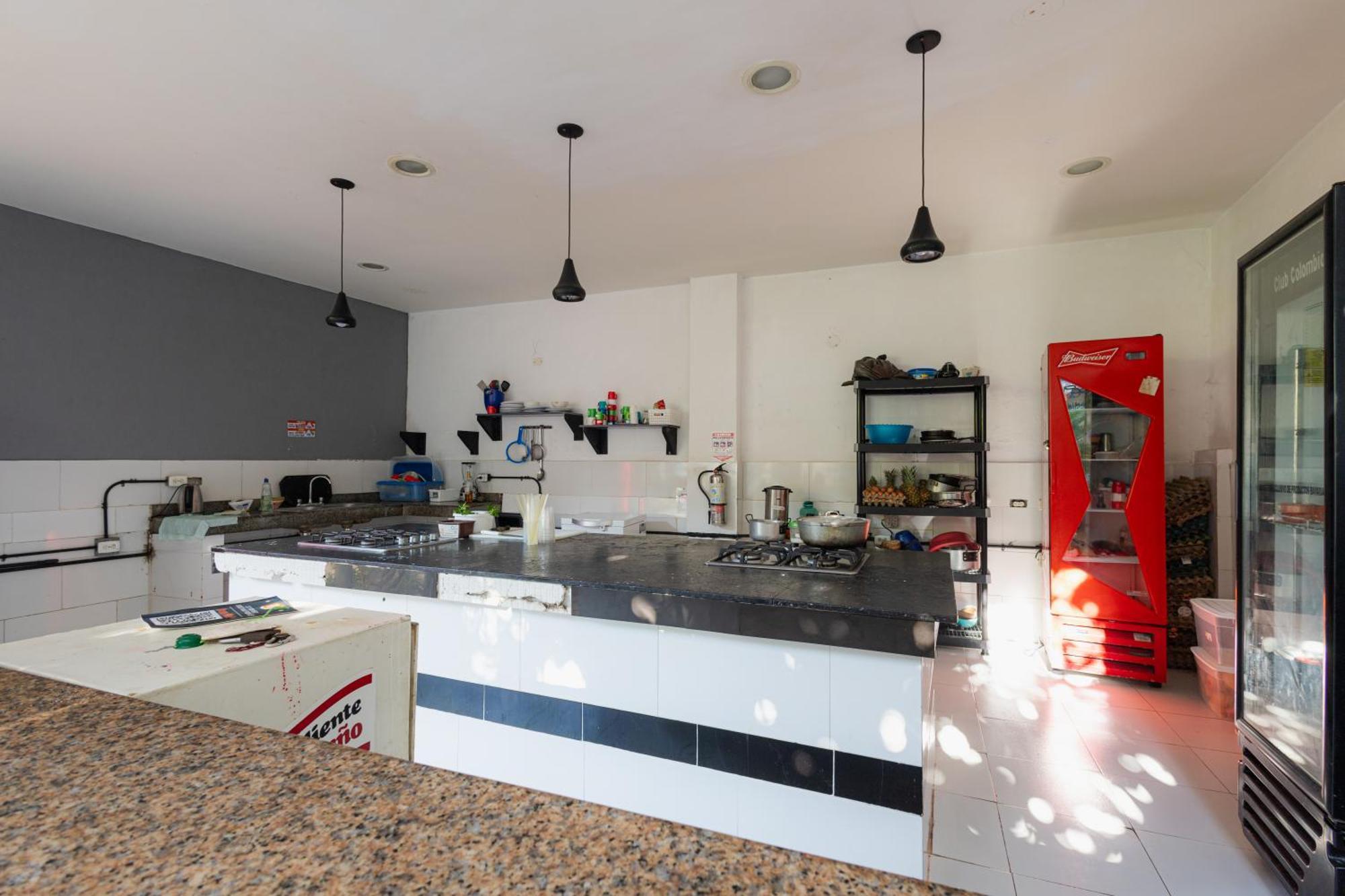 Media Luna Hostal *