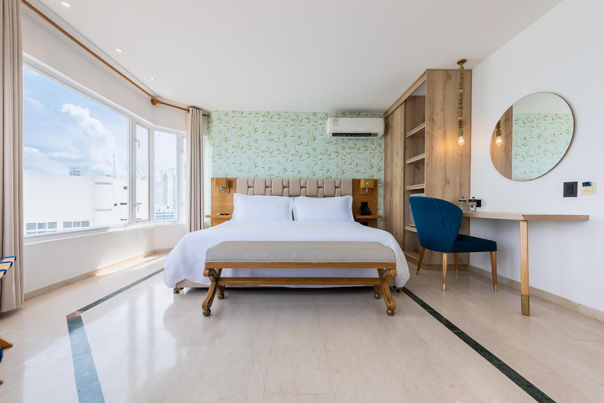 Regatta Hotel 4*