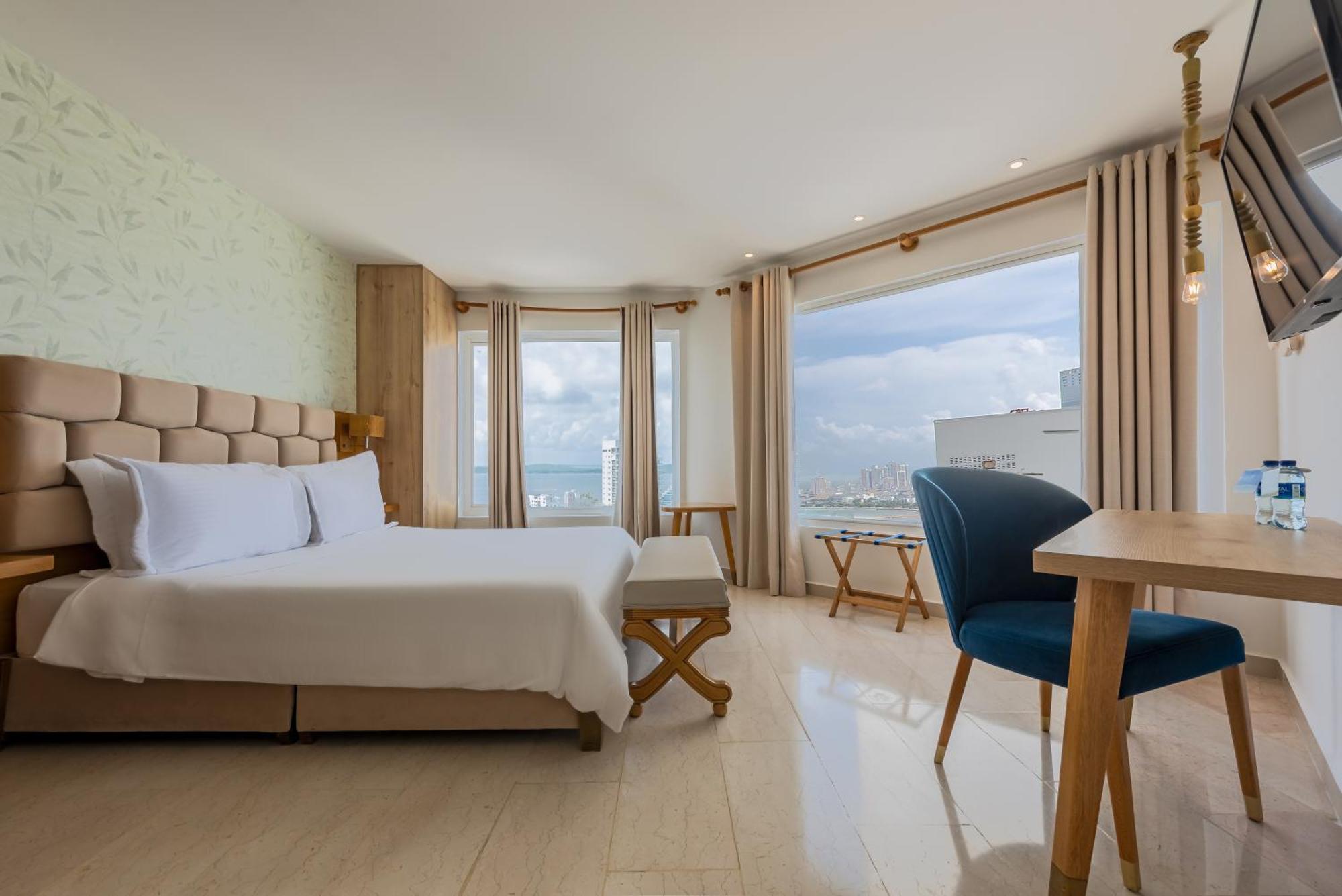 Regatta Hotel 4*