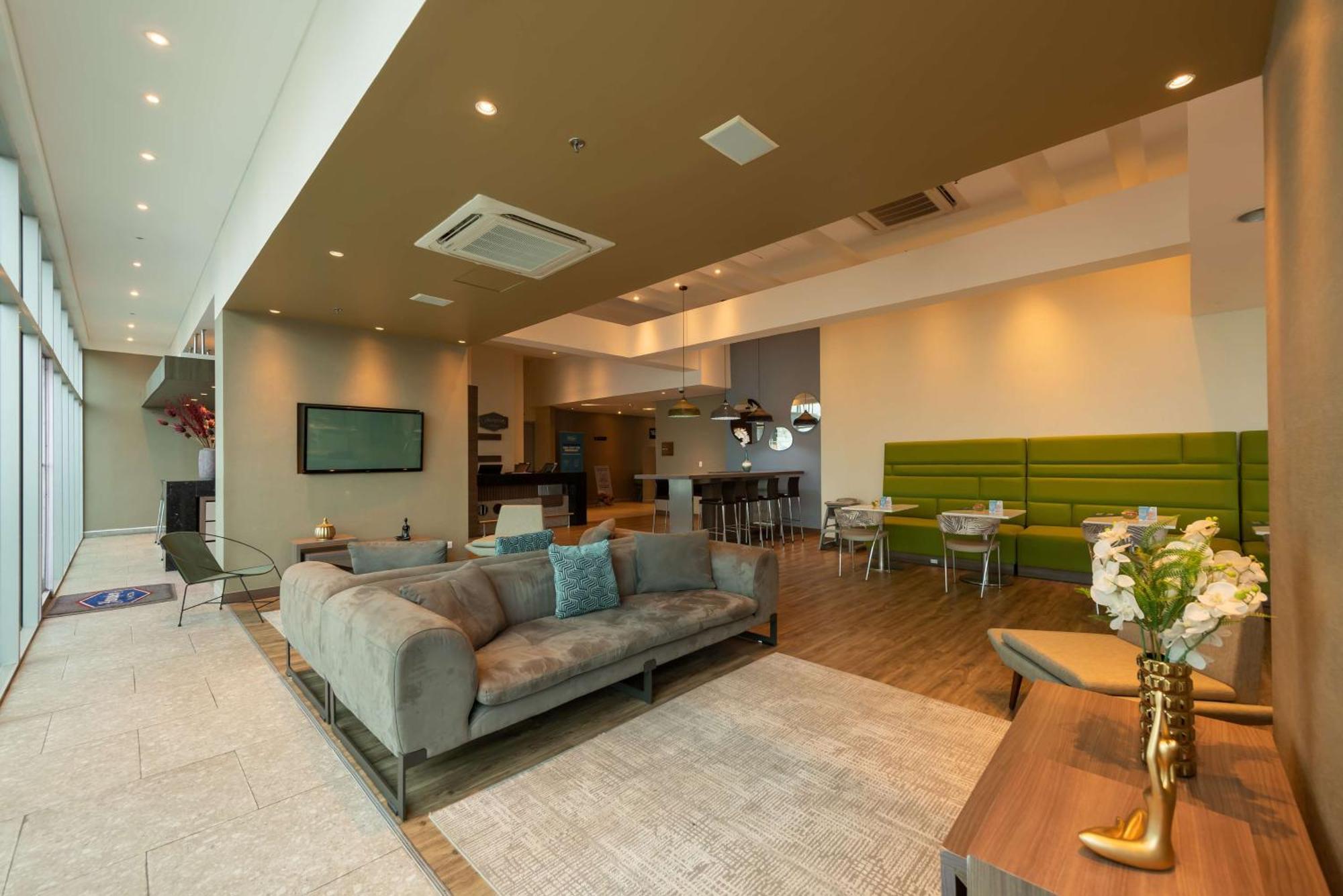 Hampton By Hilton Hotel 4*