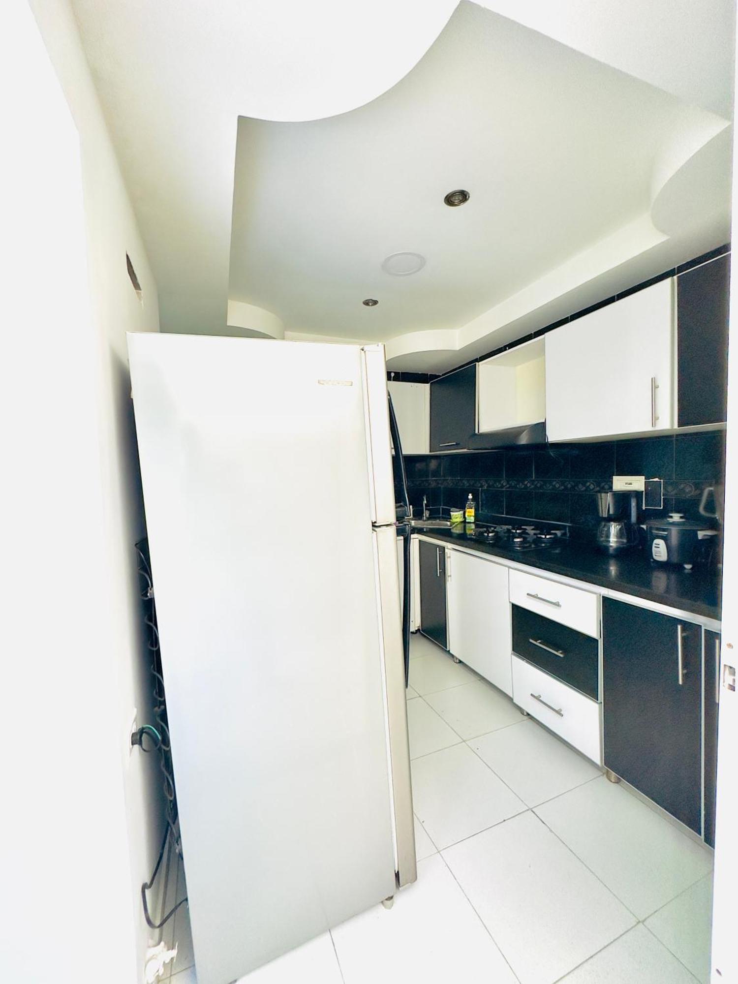 Apartamento En Crespo Cerca Del Aeropuerto Y La Playa *