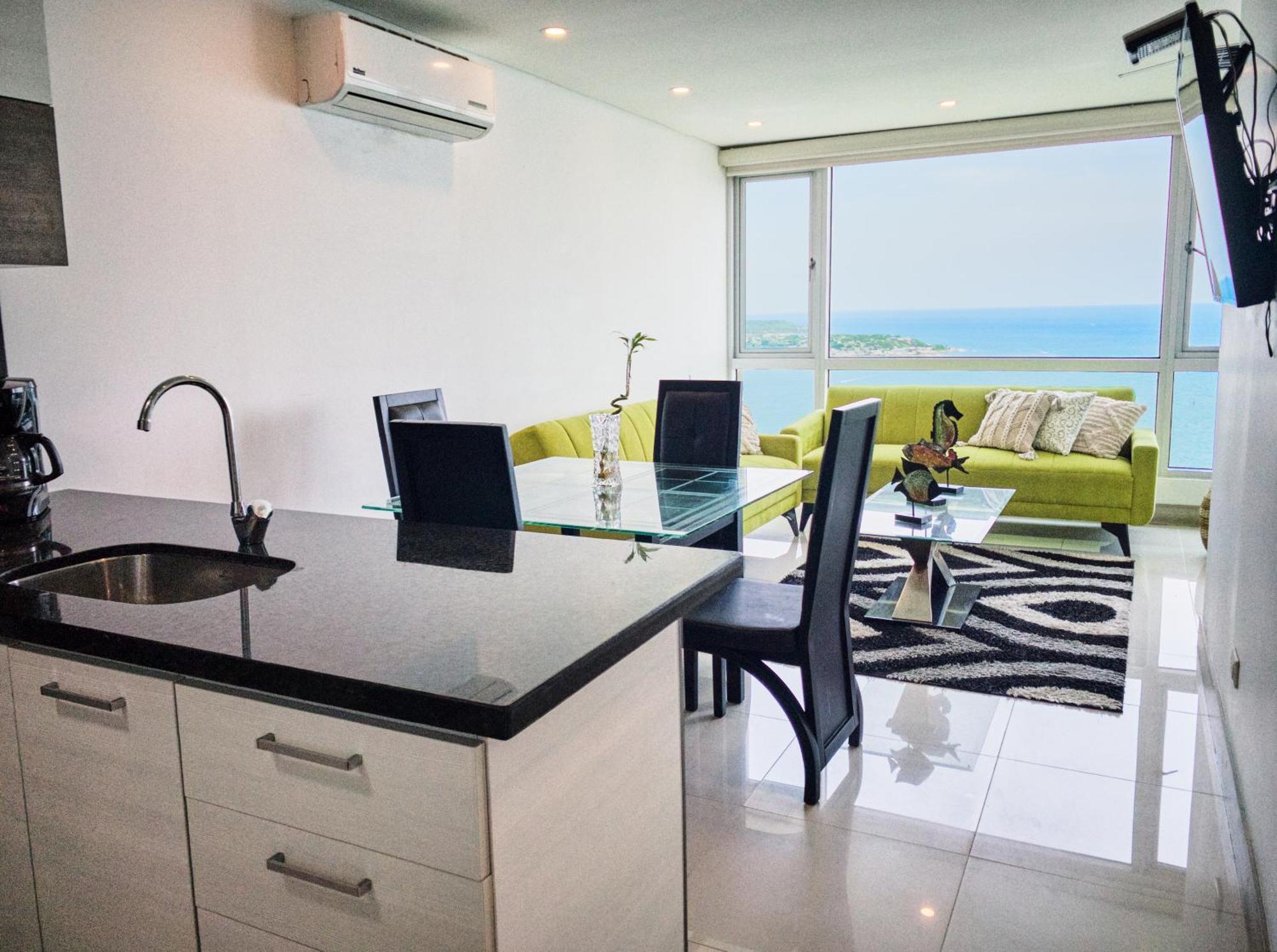 Apartamento Sea, & Skyline 30th-floor Poolside Getaway *