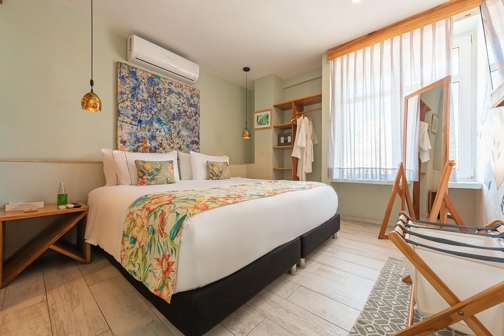 Townhouse Boutique Hotel 4*