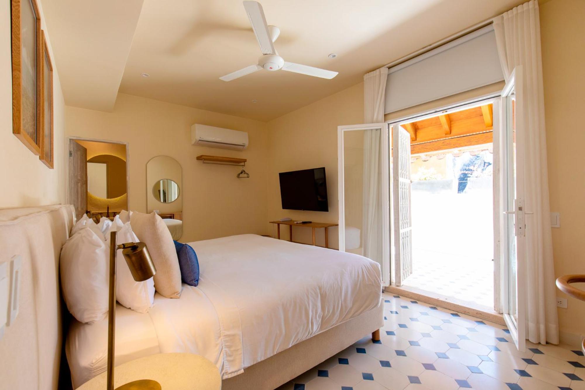 B Haus Boutique Hotel 4*