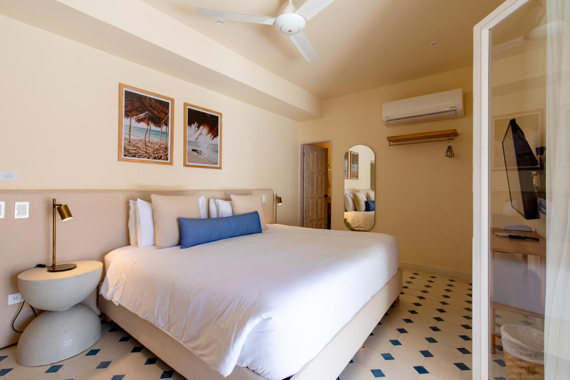 B Haus Boutique Hotel 4*